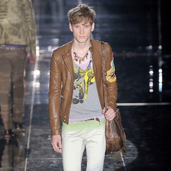 GUCCI Men’s Gray V Neck T-Shirt - Picture 6 of 6